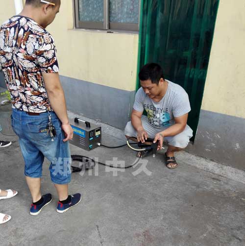 云南客戶考察我廠電加熱蒸汽清洗機 云南客戶考察我廠電加熱蒸汽清洗機